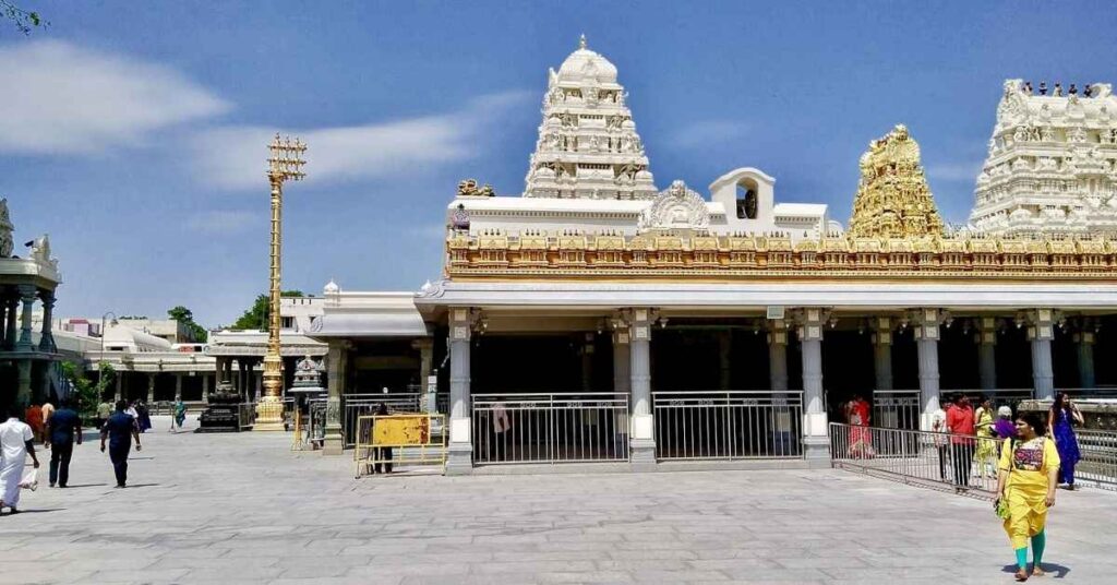 abhishekam-at-kanchi-kamakshi-temple