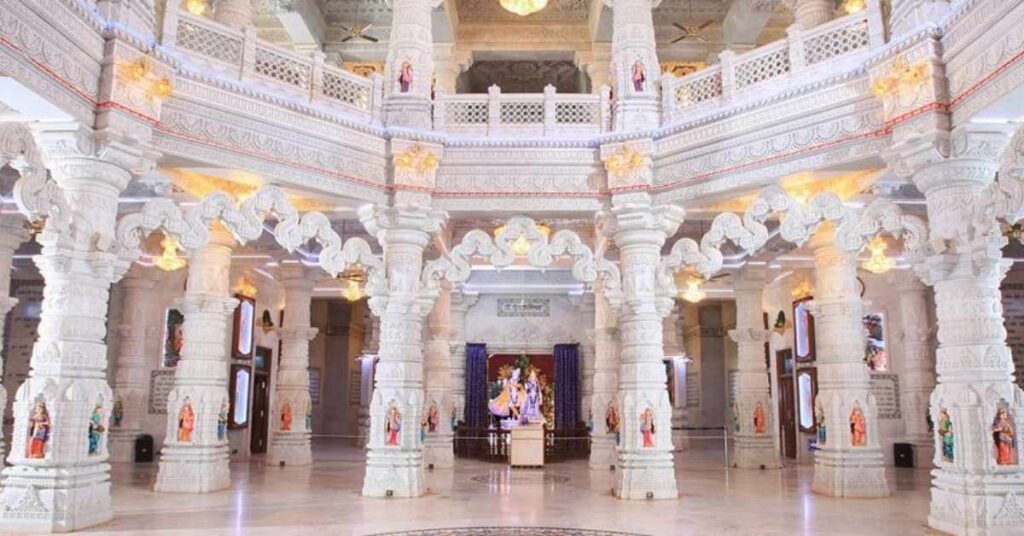 inside-bade-mandir-architecture-design-sacred-spaces